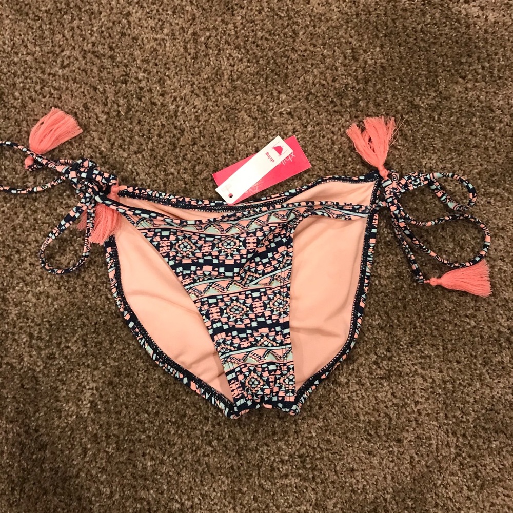 NWT Ruched bikini bottoms with tassels